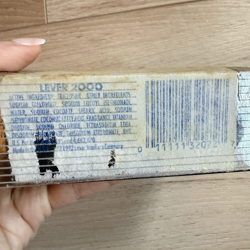 Lever 2000 5oz White Deodorant Bar Soap, Vintage 1992, Sealed in Silver Box